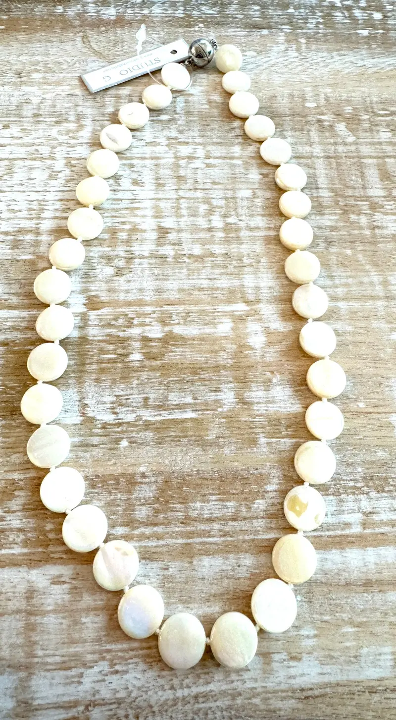 18-Inch Mother-Of-Pearl Pendant Necklace 1