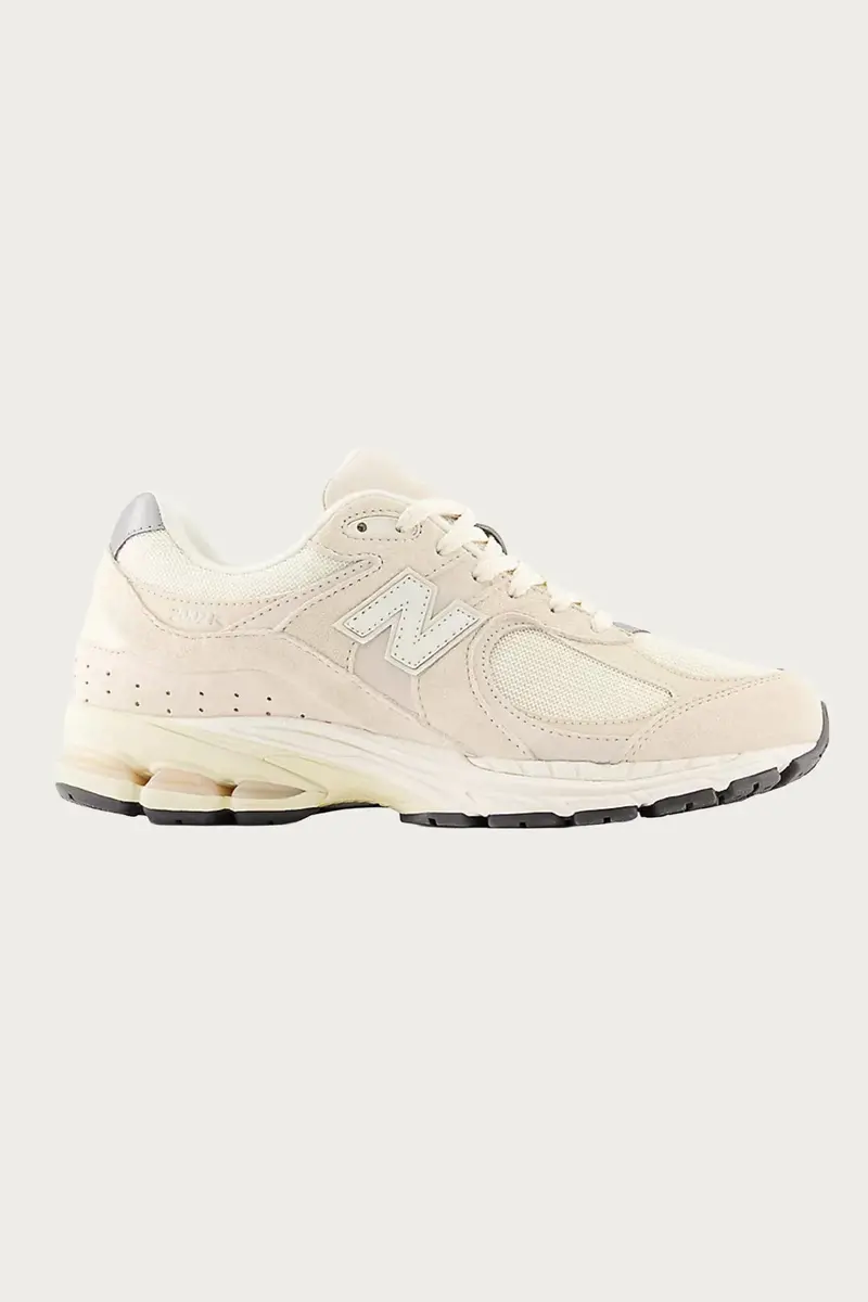 2002R Lifestyle Sneaker – Calm Taupe/Angora/Silver 1