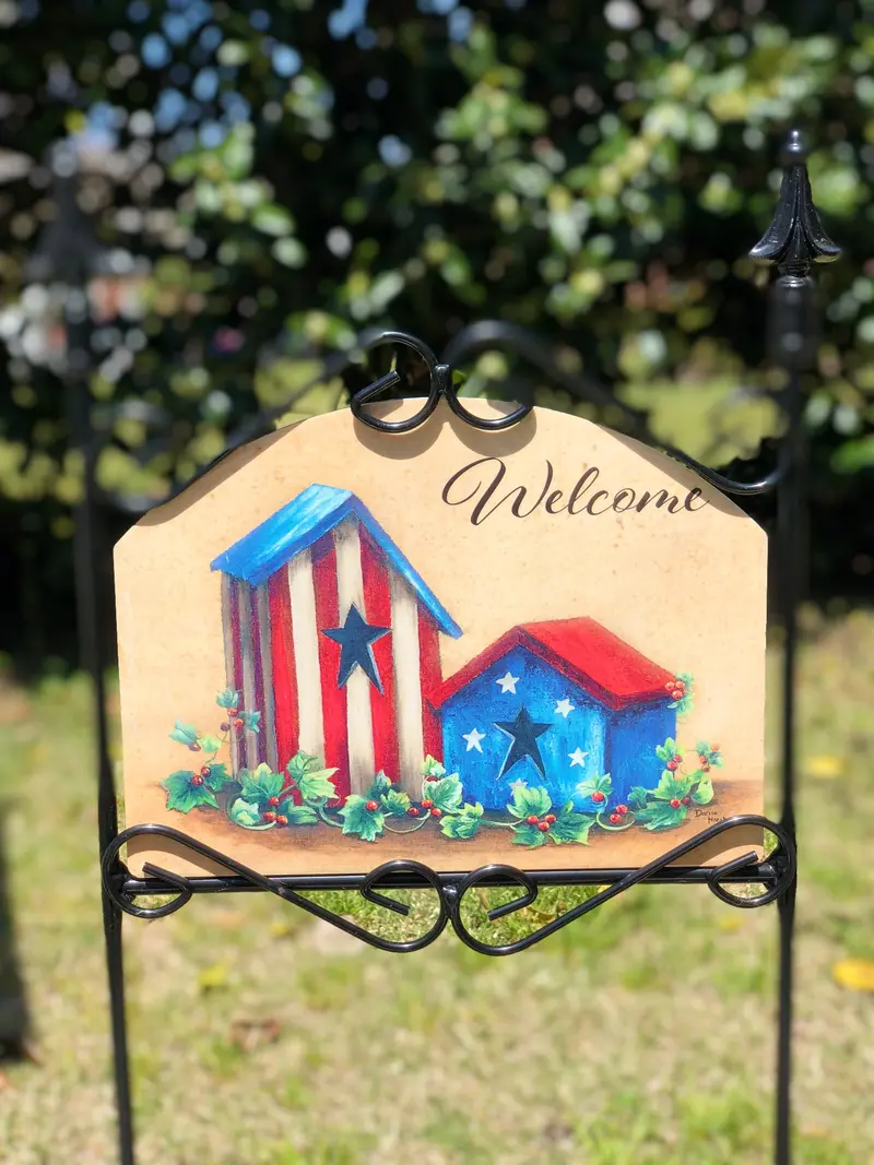 Americana-Style Birdhouse Garden Sign 1
