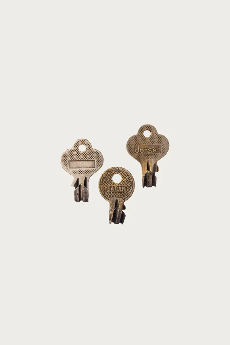 Antique-Style Key Hook Wall Organizer 1