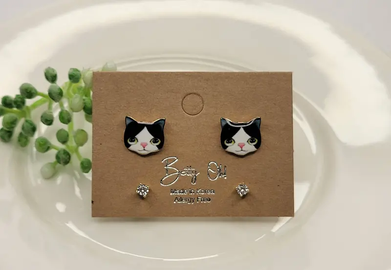 Black And White Kitten Stud Earrings With Bonus Backs 1