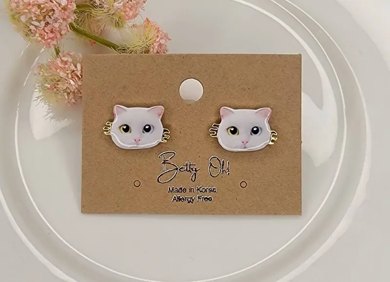 Cat-Print Stud Earrings – Stylish Feline-Themed Jewelry 1