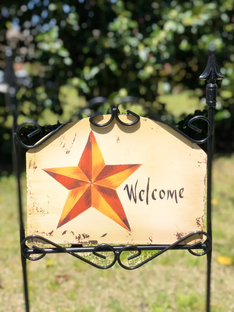 Classic Barn Star Front Yard Welcome Sign 1