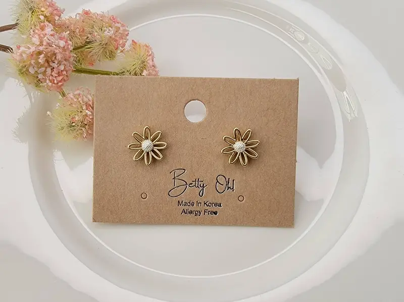Daisy Flower Stud Earrings – Two Distinct Styles Included 2