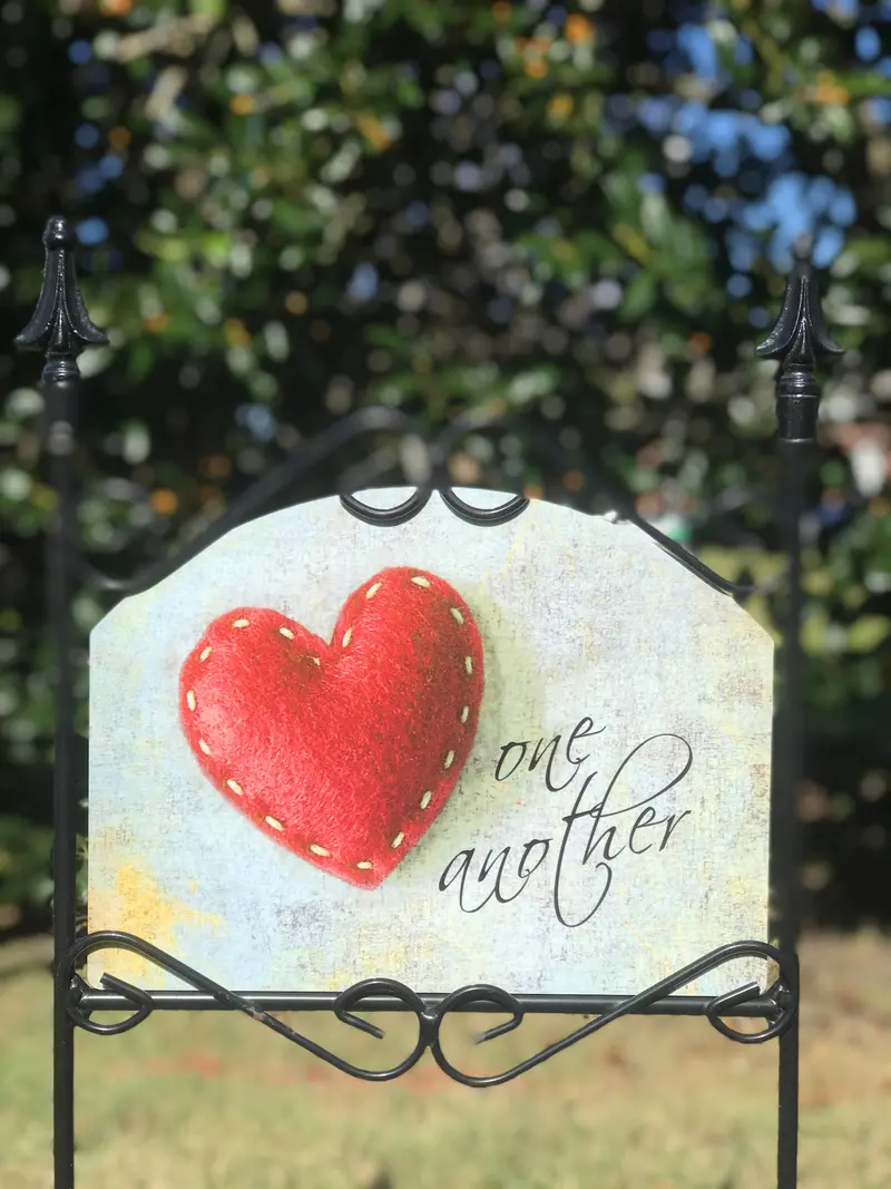 Felt Heart Garden Sign – 'Love One Another' Textured Outdoor Message 2