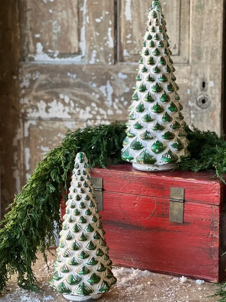 Gleaming Yule Tree Holiday Ornament Set 1