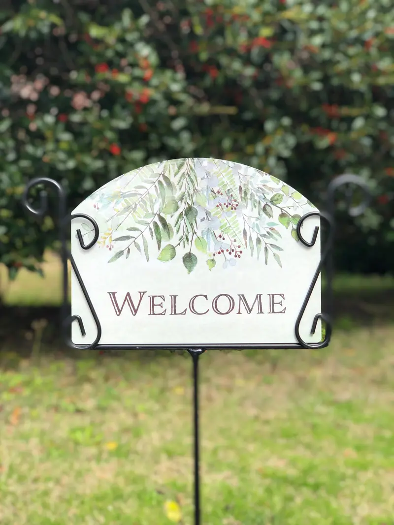 Green Swag-Design Outdoor Welcome Sign 1