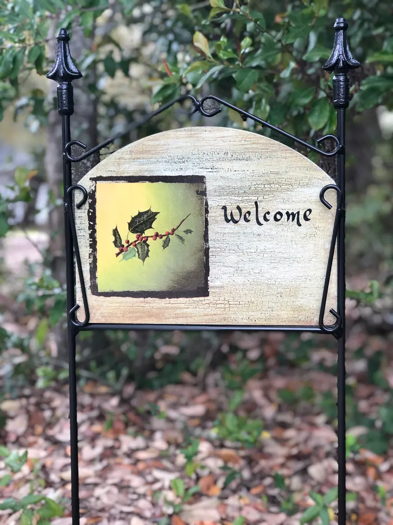 Holly Sprig Garden Sign – Festive Evergreen Holiday Accent 1