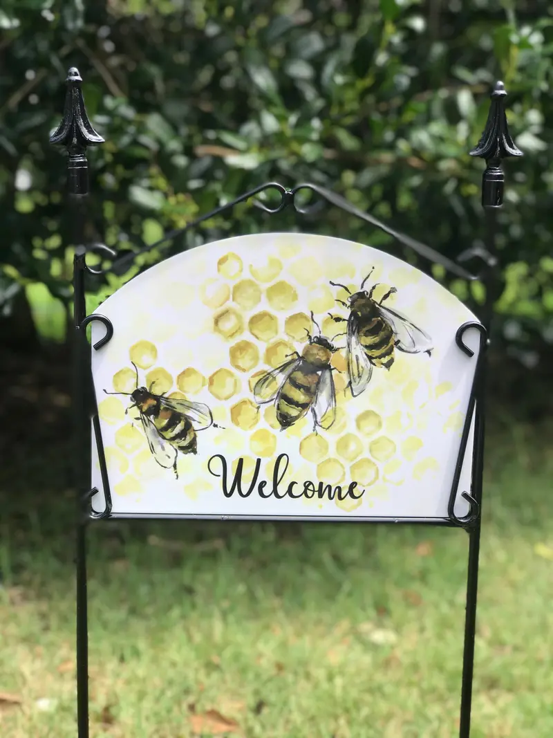 Honeybees Welcome Garden Sign – Sweet Pollinator-Themed Design 1