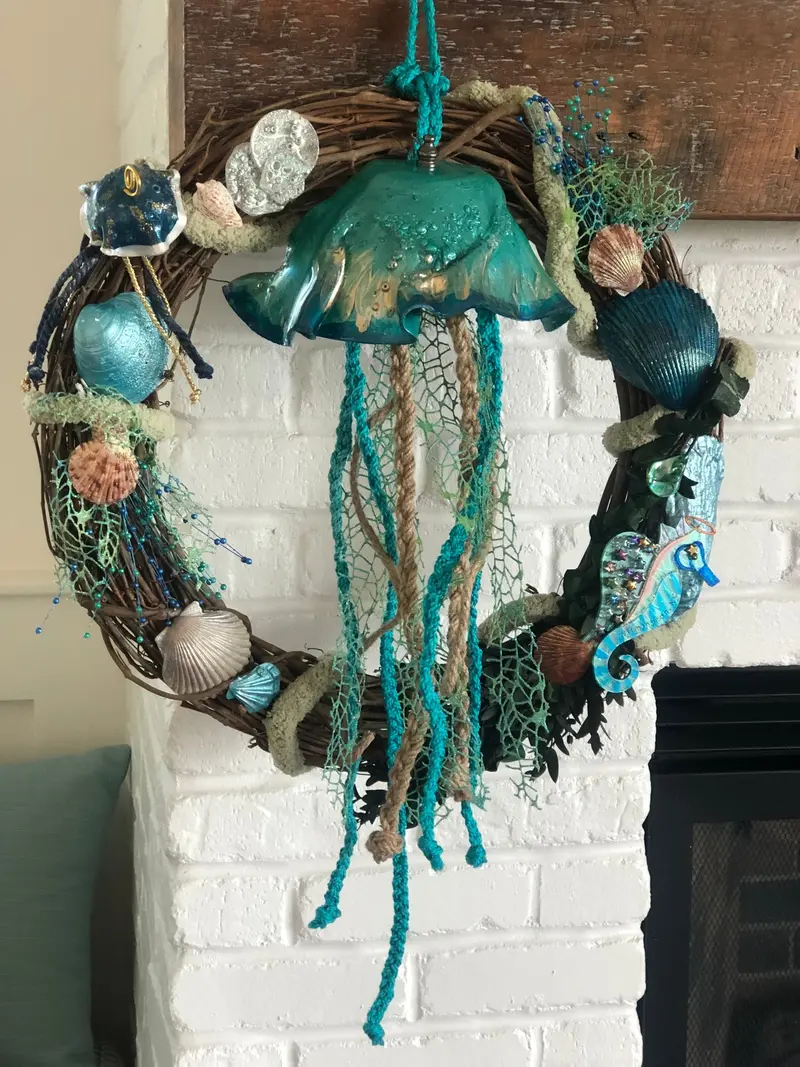 Jellyfish-Themed Wreath Featuring Rolling Surf Motif 1