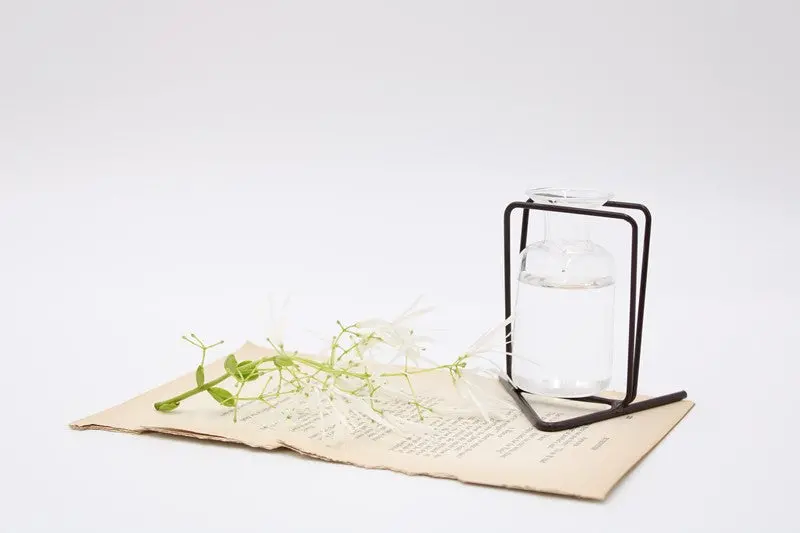 Mini Bud Vase With Metal Stand – 3.5-Inch Height 1