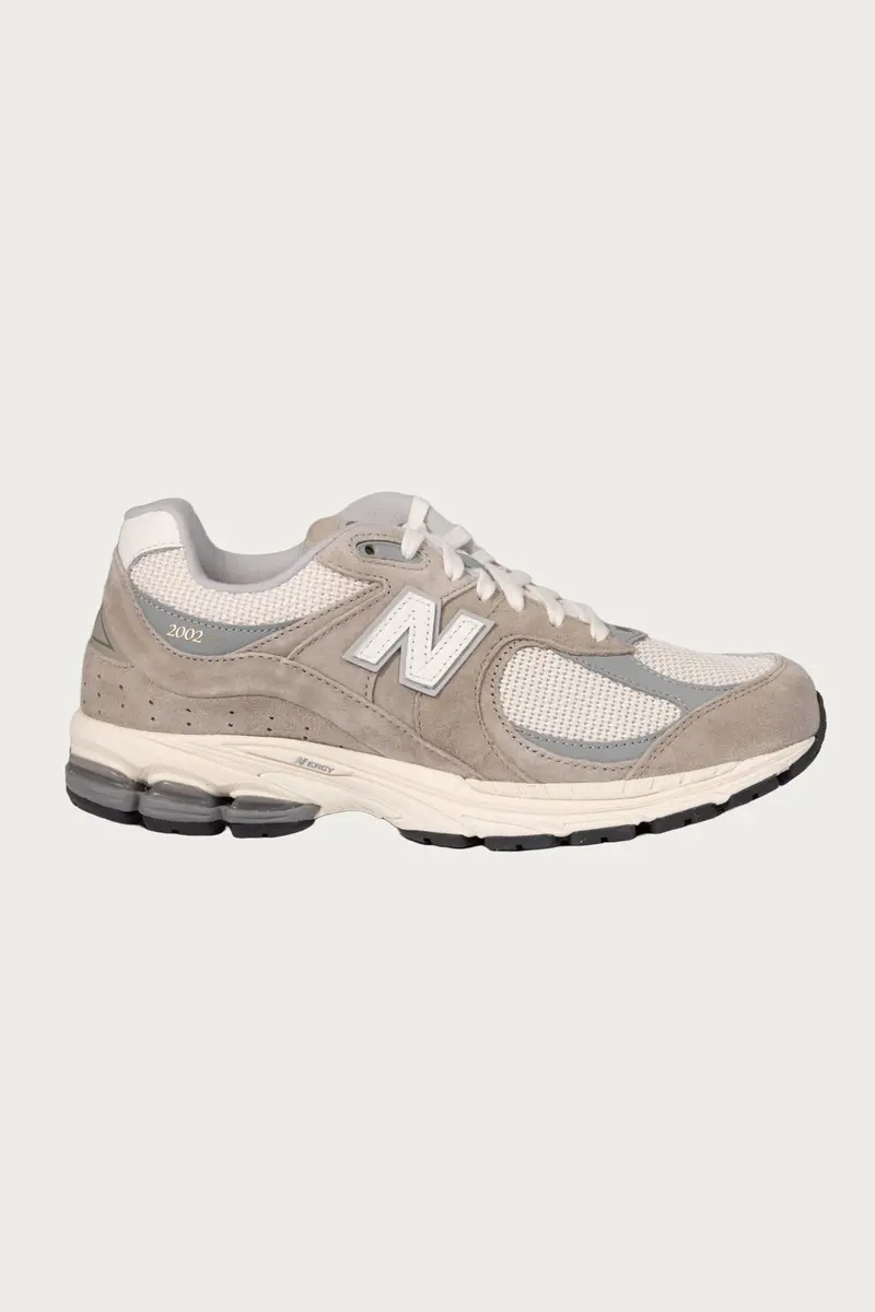 New Balance 2002R Sneaker – Arid Stone & Linen 1