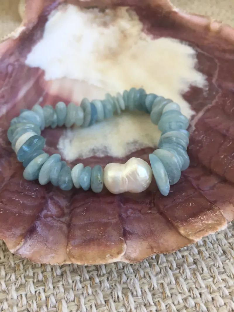 Peanut-Shaped Pearl Charm Bracelet In Delicate Chain 1