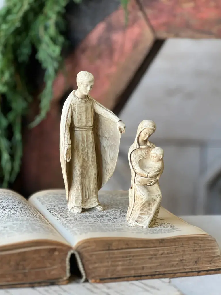 Petite Holy Family Figurine Set – Two-Piece 1