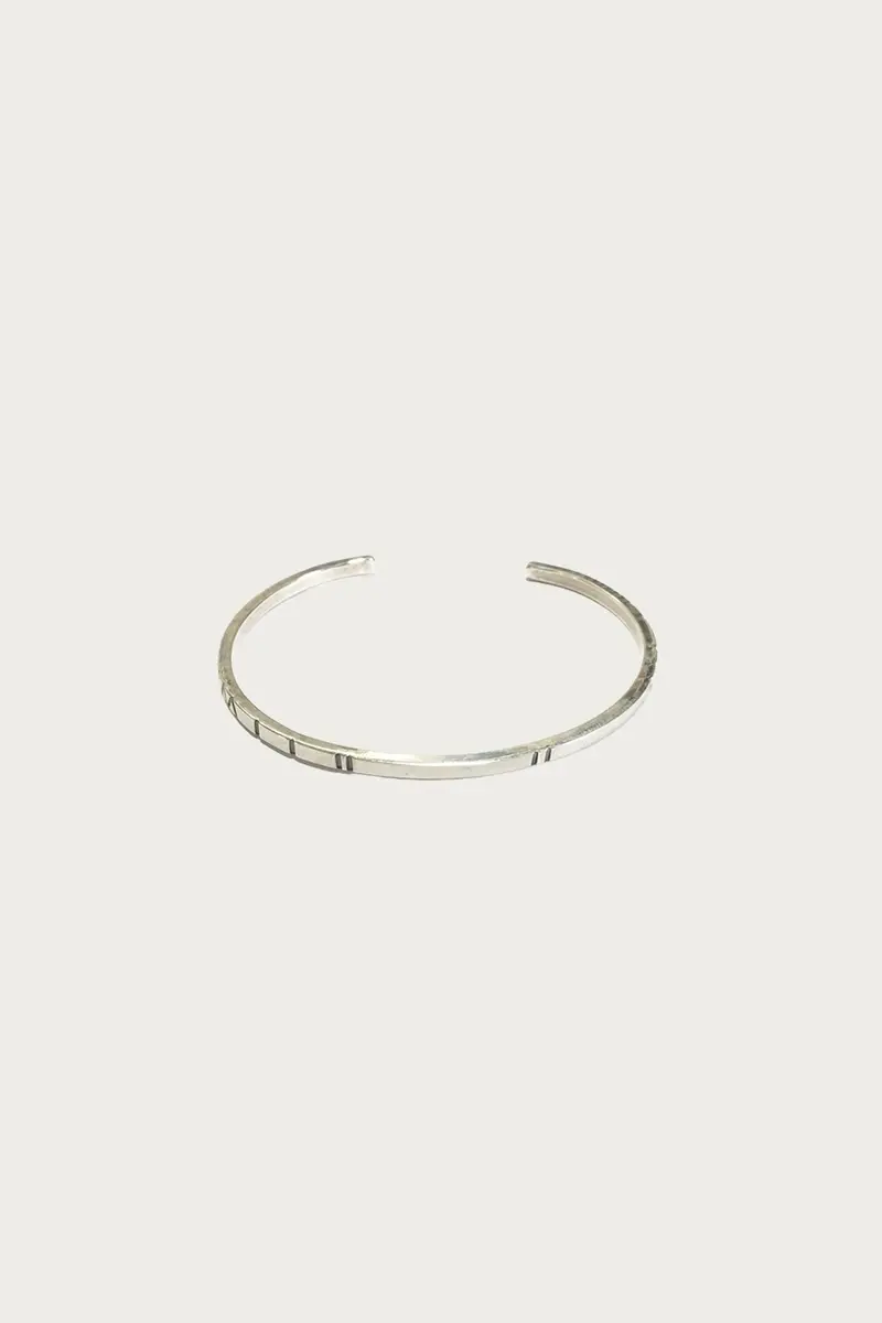 Thin Vertical-Line Engraved Stamp Bangle Bracelet 1