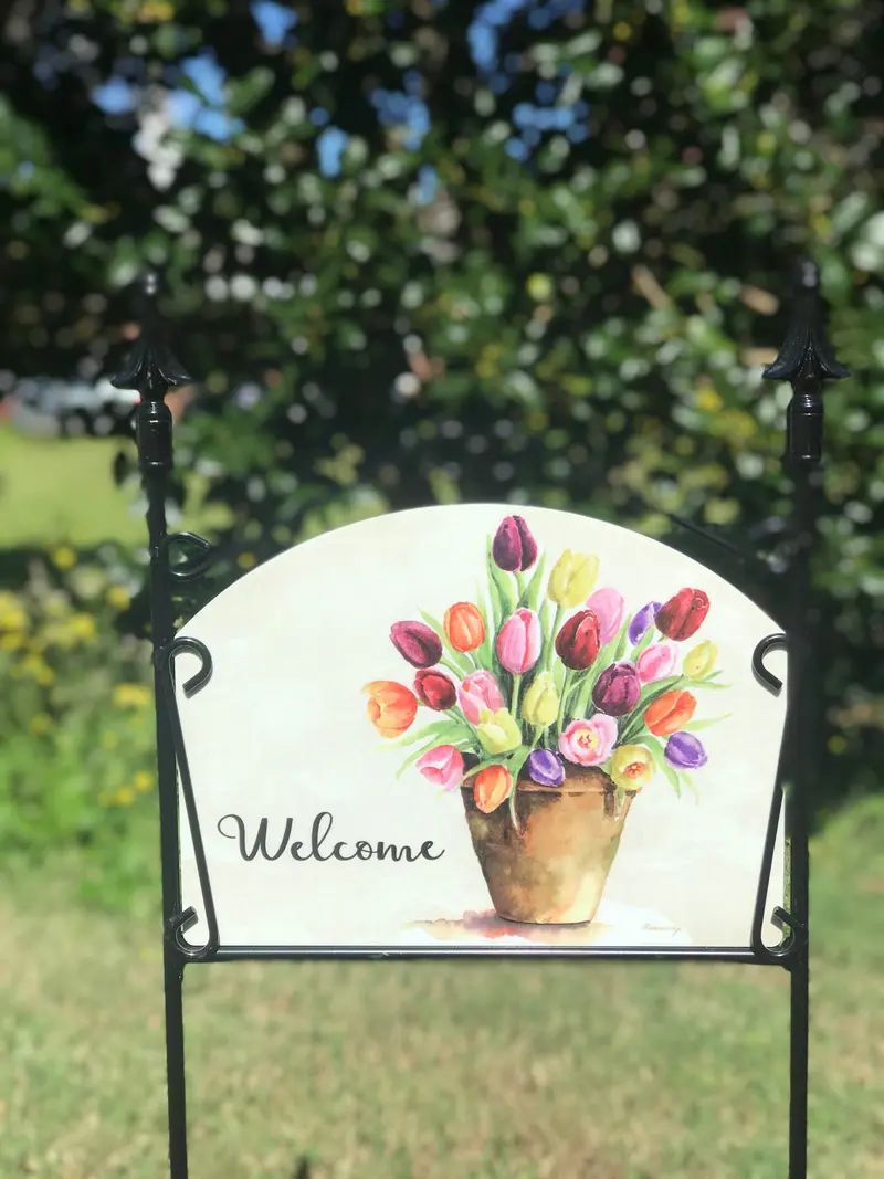 Tulip-Adorned Ceramic Garden Sign For Patio Or Flower Bed 1