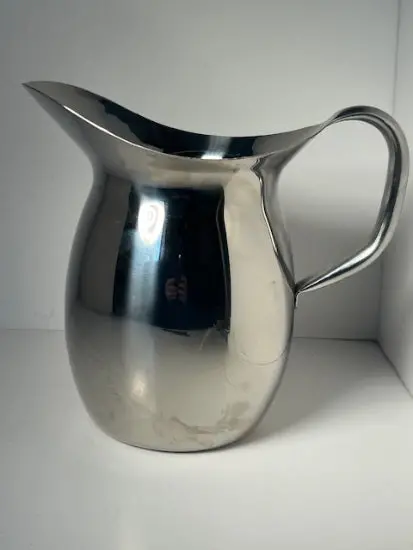 Vollrath #8203 Mirror-Finish Stainless Pitcher – 3.125-Quart Bell Shape, Nos 1