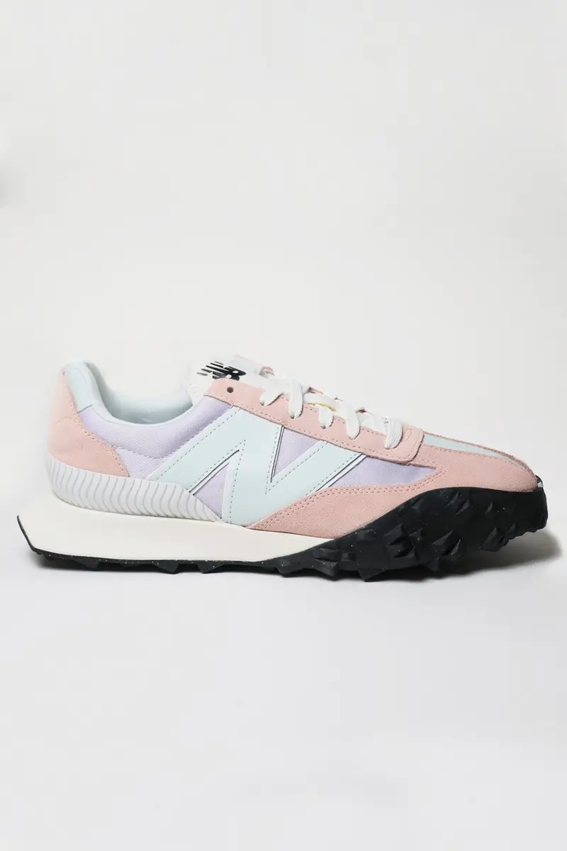 Xc72 Running Shoe – Pink Haze Colorway With Libra Detailing 1
